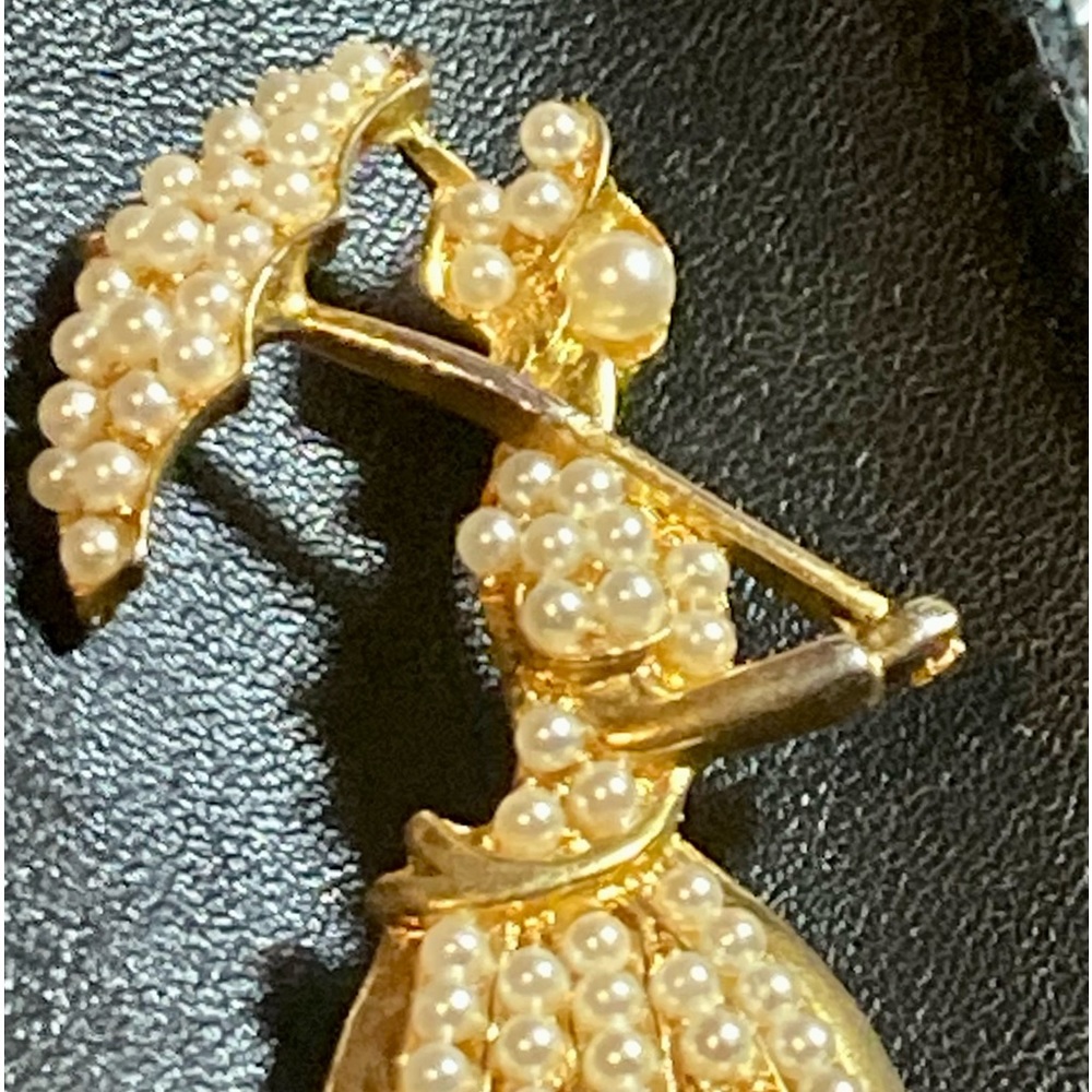 Woman with carousel brooch